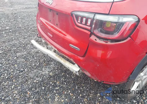 2023 Jeep Compass Latitude 4X4 z USA, uszkodzony, nr VIN 3C4NJDBN9PT540656